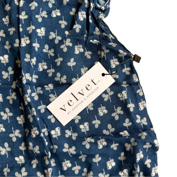 Velvet by Graham & Spencer Anthropology Blue Top Tee Sleeveless V-neck L NWT - Picture 6 of 9